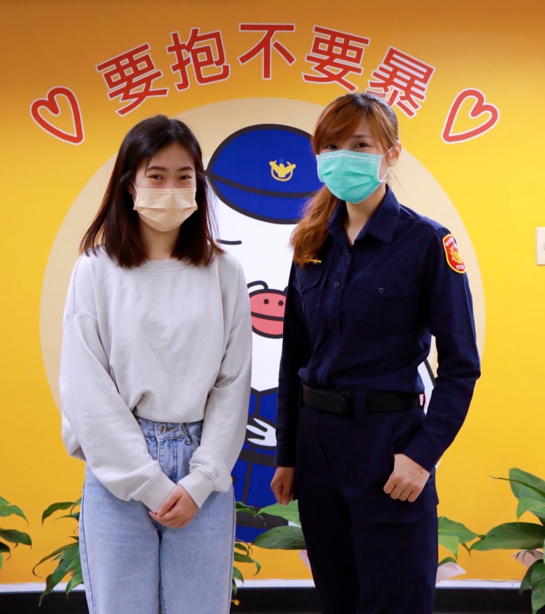 小學老師搖身變正妹警 發揮專業教女大生防跟騷