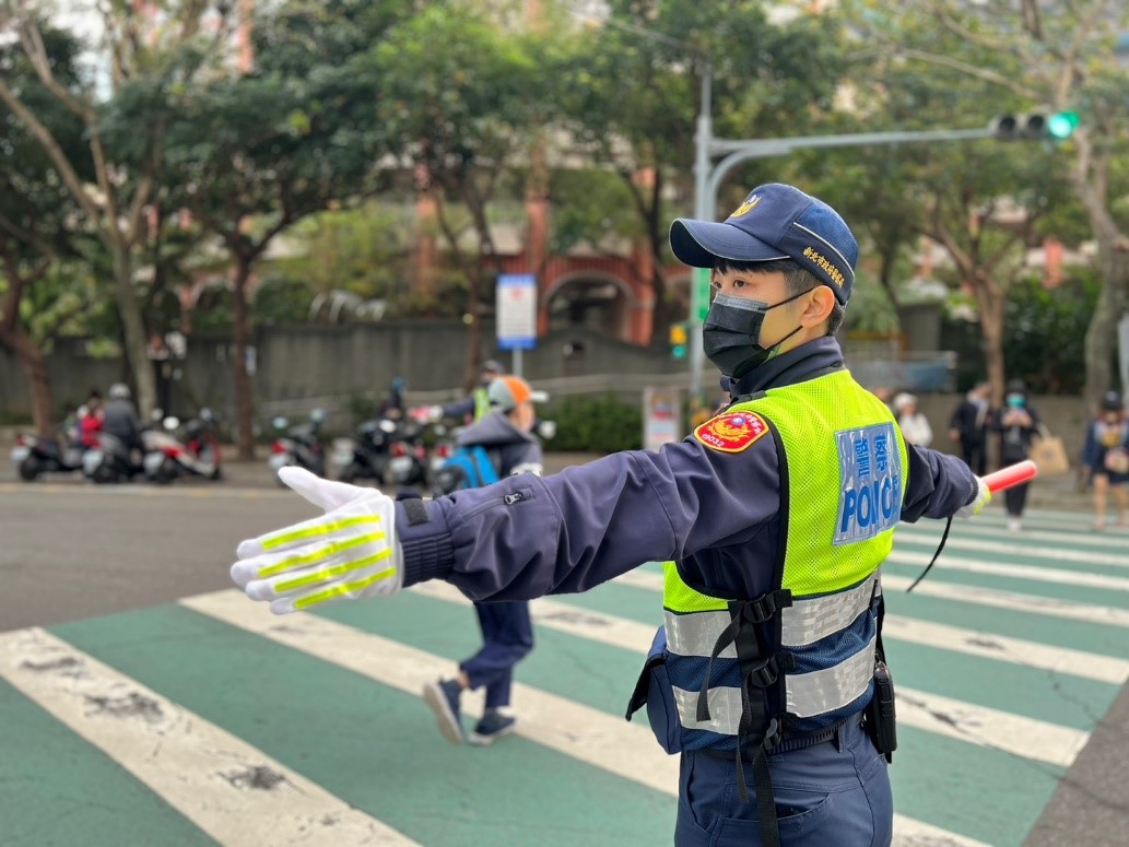 警察指揮照片